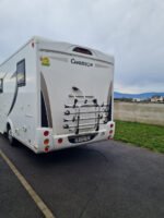 Soute à bagages ouverte montrant l'espace de stockage