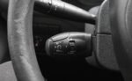 Vue rapprochée du compteur indiquant le kilométrage