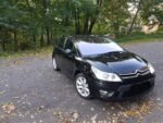 Plan rapproché du volant multifonction et commandes