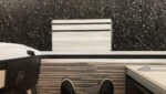 Toilettes chimiques compactes placées dans la soute