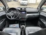 Intérieur arrière avec espace de chargement et banquette