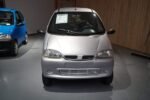 Vue avant droite du véhicule microcar, phare et calandre visibles, peinture extérieure en bon état