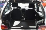 Vue latérale gauche montrant l'état de la carrosserie et les jantes