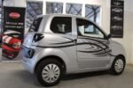 Tableau de bord et poste de conduite montrant volant et commandes
