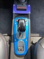 Siège conducteur et sellerie en tissu visible