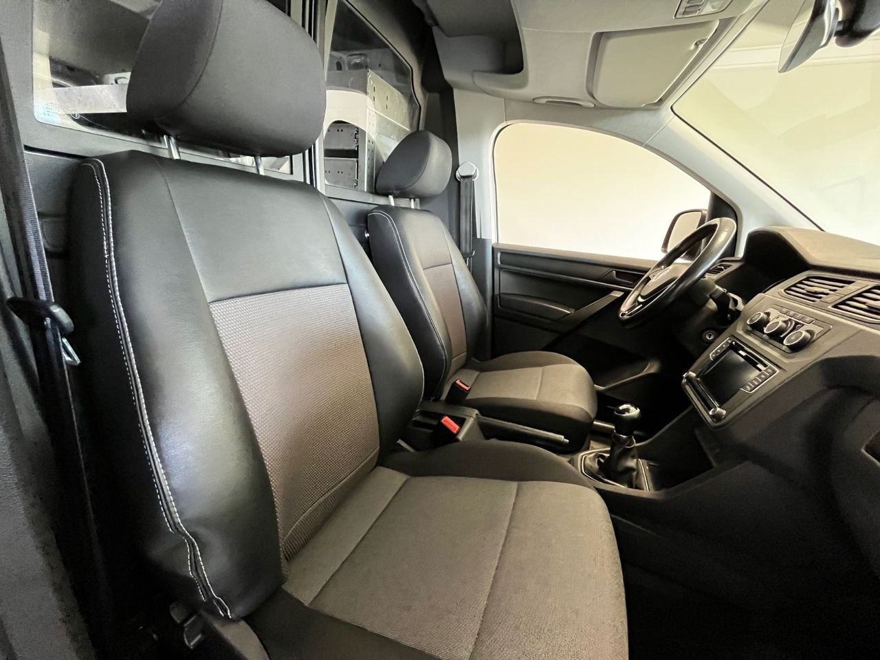 Vue latérale du Caddy Maxi montrant la longueur du véhicule