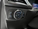Panneau central avec commandes de climatisation et radio DAB+