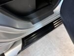 Vue arrière montrant la lunette arrière et la caméra de recul