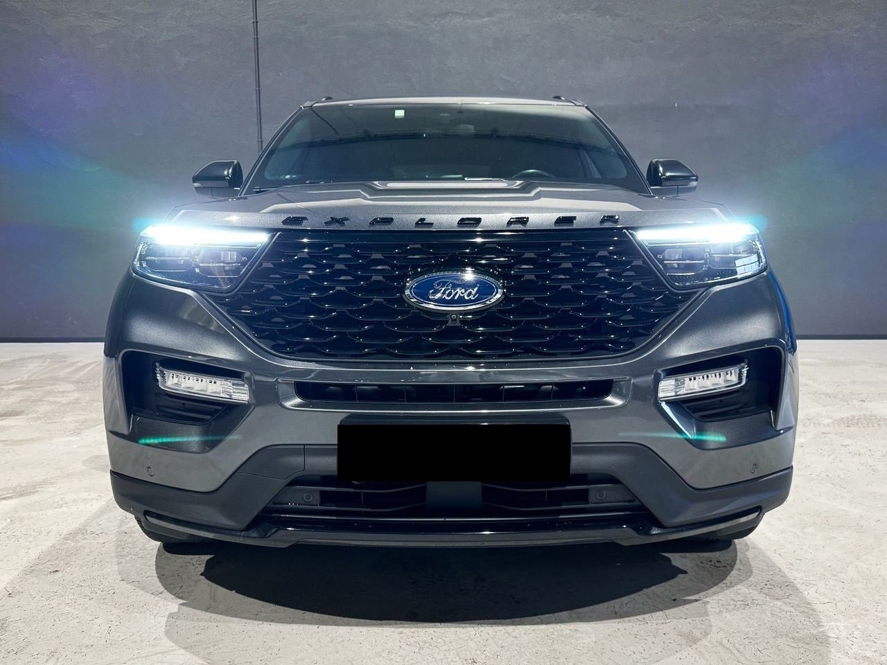 Vue avant gauche SUV bleu, jantes alliage et calandre ST‑Line