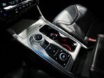 Photographie du moteur et du compartiment moteur propre