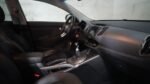 Photo du volant et des commandes au volant en gros plan