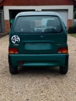 Profil latéral de la microvoiture Ambra GLX stationnée