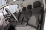 Vue rapprochée du levier de vitesses et du combiné