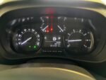 Tableau des commandes au volant et écran central