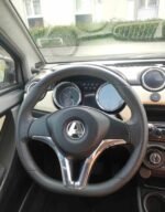 Photo rapprochée de la carrosserie et des finitions extérieures