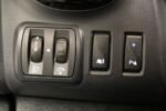 Vue côté conducteur avec rétroviseur et portière