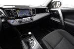 Porte conducteur ouverte montrant seuil et seuil de porte