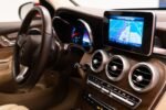 Photo du véhicule sous un angle mettant en évidence la peinture