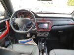 Plan intérieur montrant l'écran du pack multimédia Pioneer et commandes au volant