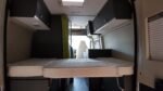 Table repas avec 4 places et banquette face route
