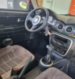 Intérieur : tableau de bord et commandes, sellerie propre