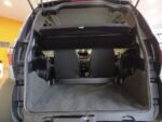 Vue arrière et grand coffre illustrant le volume de 1100 litres