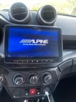Vue intérieure côté conducteur avec siège en cuir