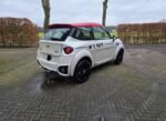 Profil latéral montrant lignes de carrosserie et jante avant