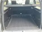 Intérieur: volant trois branches et console centrale
