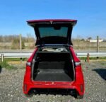 Tableau de bord et volant, ergonomie et commandes visibles