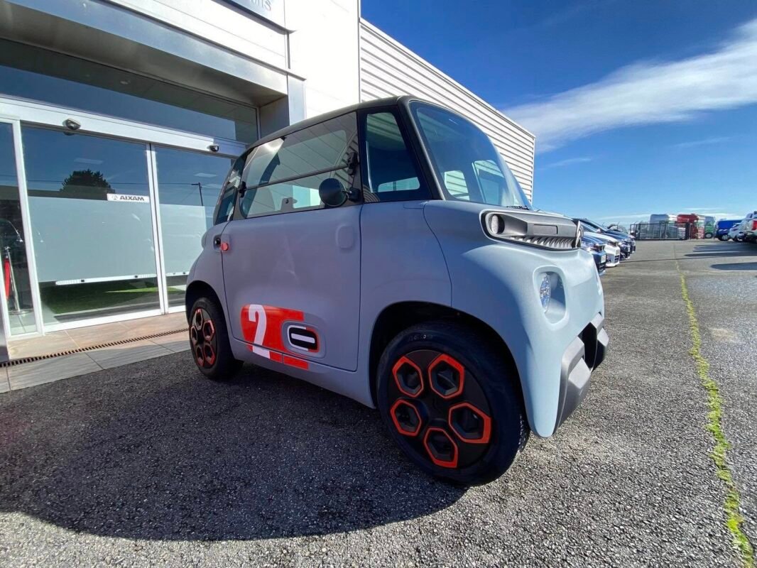 Citroën AMI garée en ville