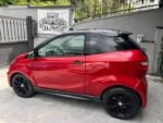 Vue latérale montrant l'état de la carrosserie et des roues