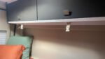 Panneau solaire installé sur le toit du camping-car