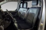 Vue rapprochée des boutons de contrôle du régulateur de vitesse