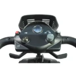 Scooter Traveler chargé dans le coffre d'une voiture pour transport