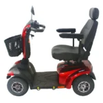 Profil gauche du scooter Traveler Maxi noir montrant le siège grand confort et l'appui-tête