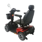 Vue arrière du scooter Traveler Maxi montrant les suspensions et le châssis robuste