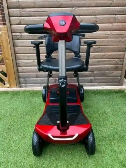 Vue latérale du scooter pliable ATTO avec siège réglable