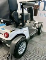 Détail du siège et de la carrosserie indiquant bon état général