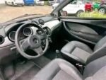 Intérieur côté passager avec sellerie et panneau de porte