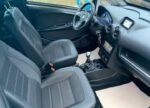Coffre ouvert avec espace de rangement visible