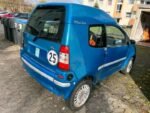 Plan rapproché du tableau de bord et du volant montrant les commandes