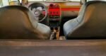 Photographie du côté conducteur montrant la portière ouverte