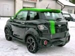 Vue arrière montrant la carrosserie et les feux arrière