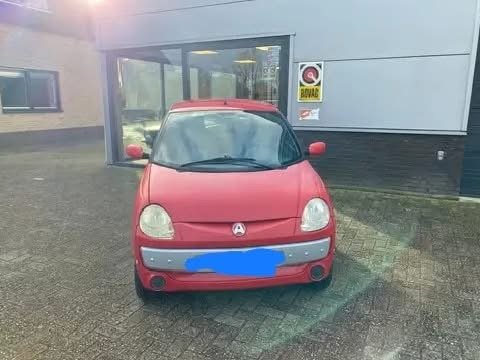 Vue latérale montrant la compacité et l'espace pour un conducteur