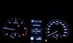 Gros plan du volant et commandes au volant