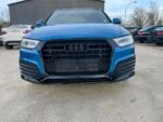 Plan rapproché avant droit avec reflet sur la carrosserie grise