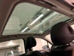 Détail du volant multifonction avec commandes audio et cruise