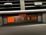 Vue du coffre spacieux avec seuil de chargement accessible