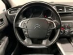 Profil latéral gauche montrant lignes de carrosserie et jantes